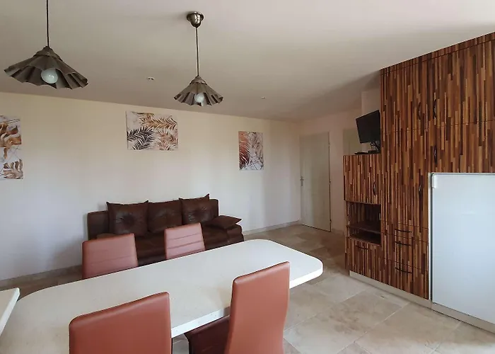 Domaine Du Cardou Penzion 4*