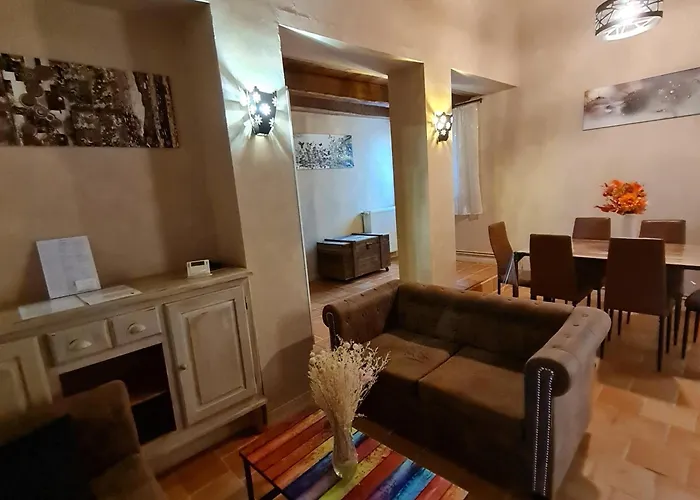 بيت ضيافة Domaine Du Cardou